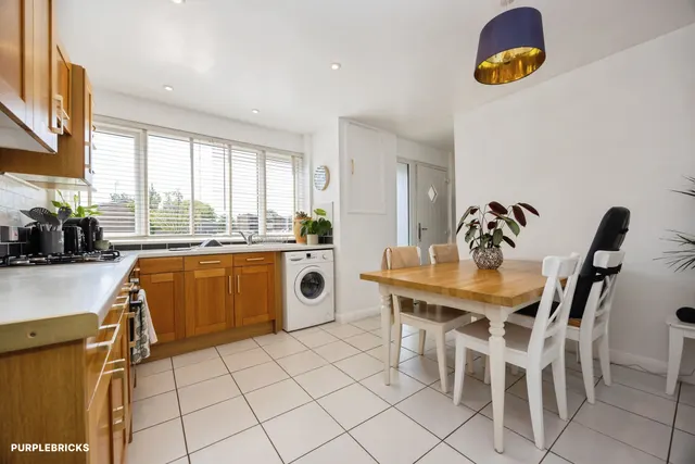 Beaumont Square, Cranleigh, GU6, photo 2