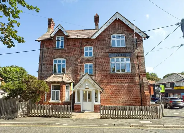 Madeira Road, Totland Bay, PO39, photo 1