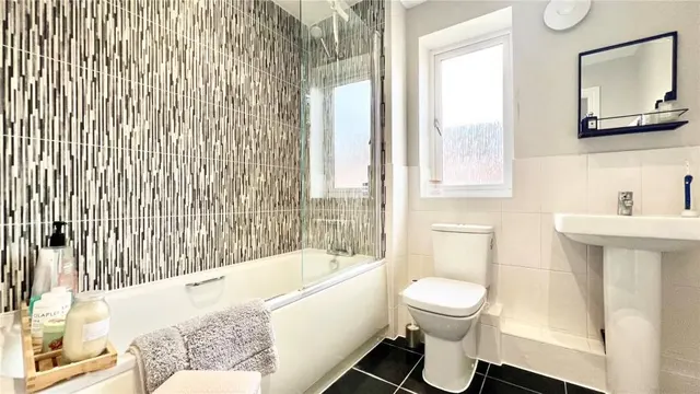Fullbrook Avenue, Spencers Wood, RG7, photo 3