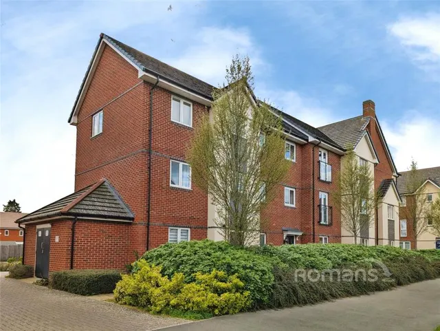 Fullbrook Avenue, Spencers Wood, RG7, photo 1