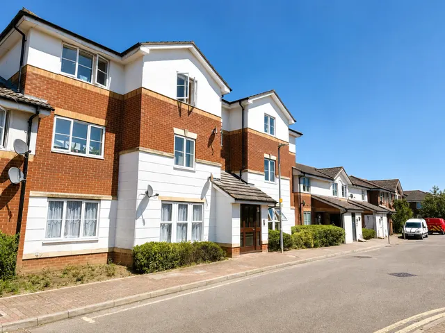 Ground Floor Apartment Close, To Shops And Travel Links, photo 1