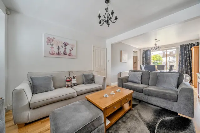 Photo 2 — Sunray Avenue, Bromley, BR2