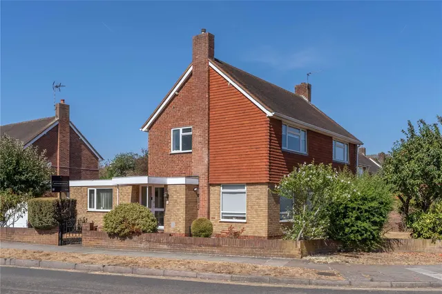 Meadows End, Sunbury, TW16 6SP, photo 1