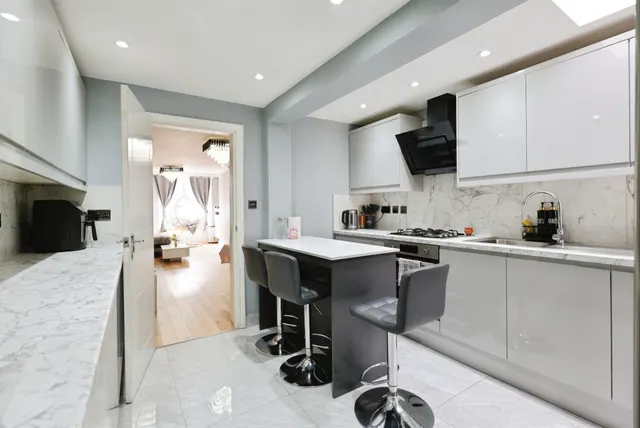 St. Marys Road, Watford, WD18, photo 1