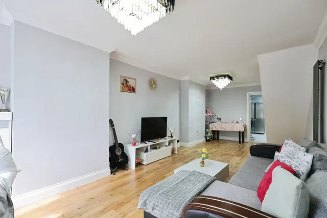St. Marys Road, Watford, WD18, photo 3