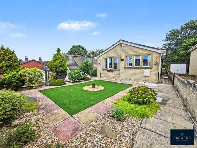 Photo 2 — South Bank Road, Batley WF17 8EW