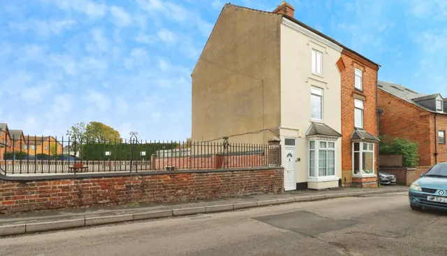 Gladstone Street, Rothwell, Kettering, photo 1
