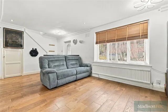 Fletcher Road, Chigwell, IG7, photo 3