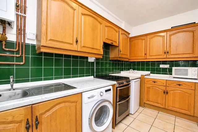 Worplesdon Road, Guildford, GU2, photo 2
