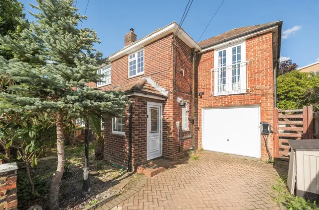 Wykeham Road, Netley Abbey, SO31, photo 1