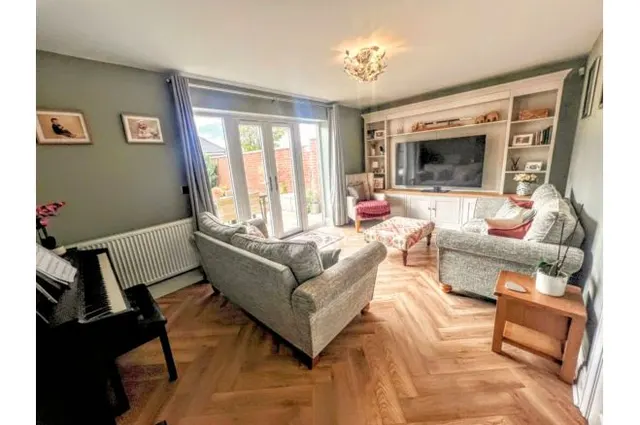 Manor Lane, Tamworth, B79, photo 2