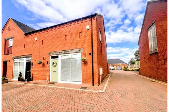 Manor Lane, Tamworth, B79, photo 1