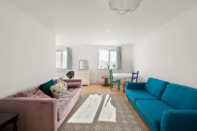 Castle Road, Northolt, UB5, photo 2