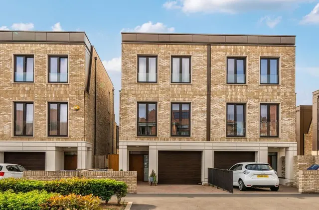 Henry Darlot Drive, Millbrook Park, NW7, London, photo 1