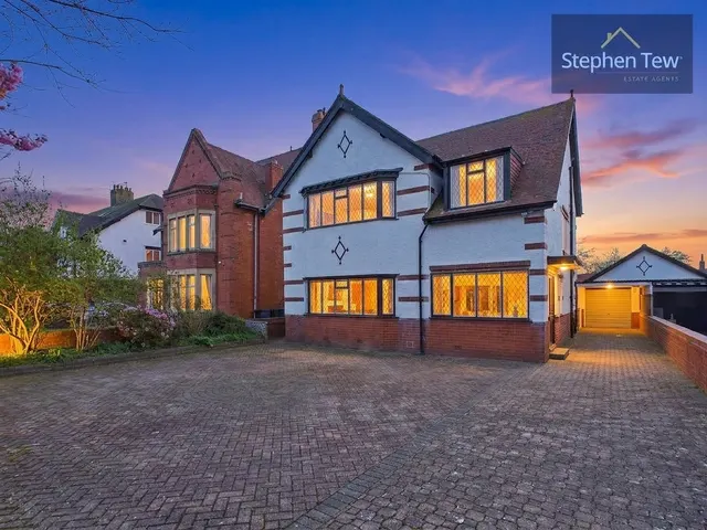 Lytham Road, Blackpool, FY4, photo 1
