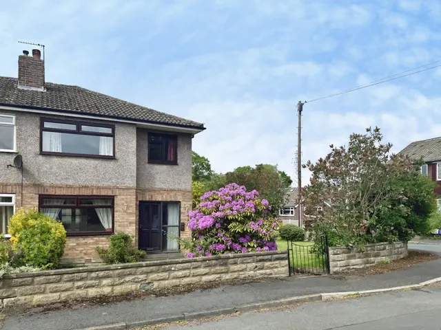 Woodlands Crescent, Gomersal, BD19, photo 1