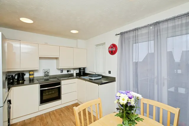 Photo 2 — Kibworth Close, Oakwood