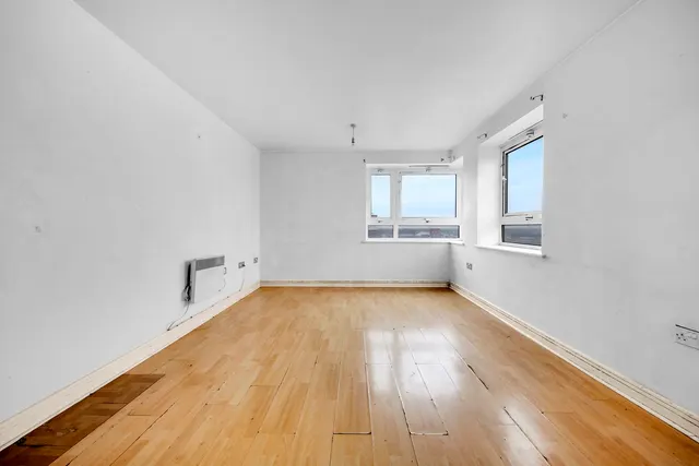 Photo 2 — Flat 47 Spectrum Tower, 2-20 Hainault Street, London, IG1 4GZ