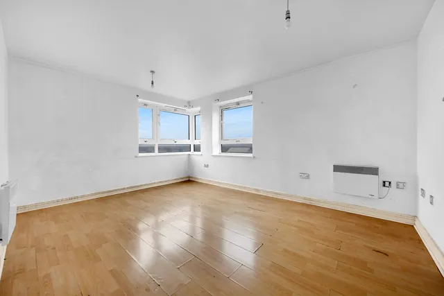 Photo 3 — Flat 47 Spectrum Tower, 2-20 Hainault Street, London, IG1 4GZ