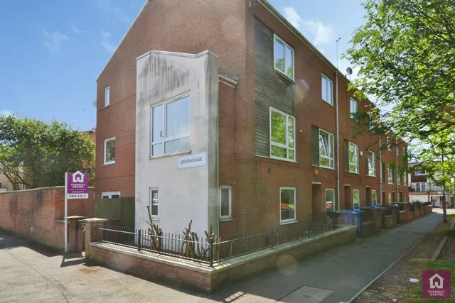 Greengage, Grove Village, M13, photo 1