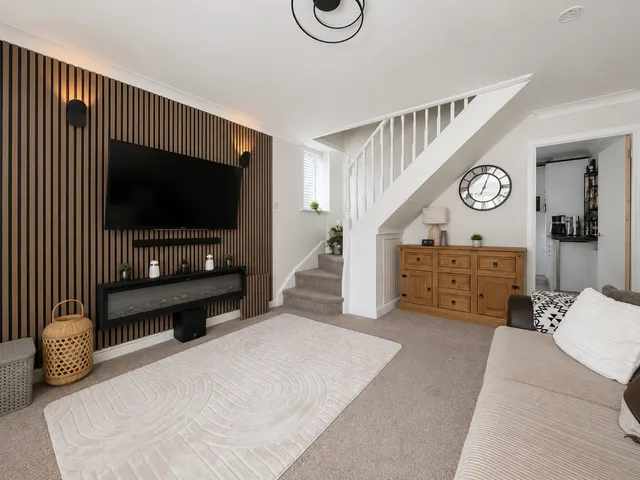Photo 2 — Exbury Close, Pendeford, Wolverhampton, WV9