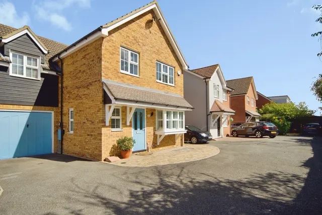 Burleigh Close, ROMFORD, Essex, RM7, photo 1