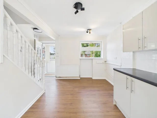 Hillside Crescent, Ashton-under-Lyne, OL6, photo 3