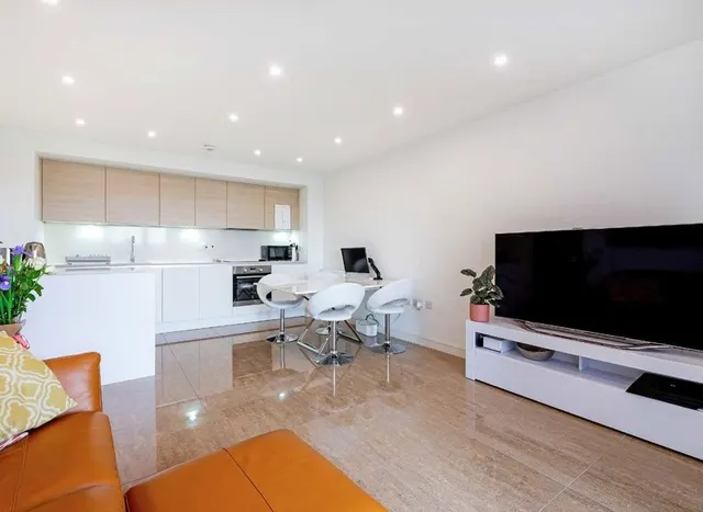 Photo 3 — Shearwater Drive, Hendon, NW9