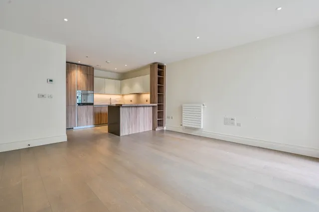 Photo 2 — Flat 168, Hamond Court, Queenshurst Square, Kingston Upon Thames