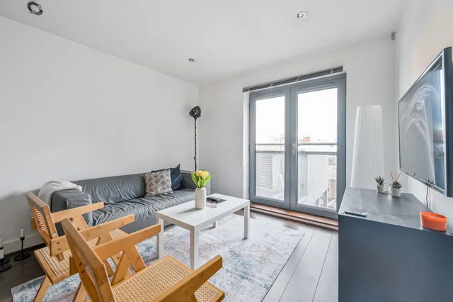 Photo 3 — 23 Jacobs Court, 19 Plumbers Row, London