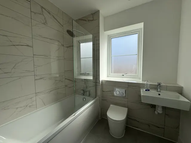 Francis Avenue, Aylesbury, HP21, photo 3