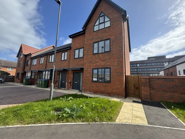 Francis Avenue, Aylesbury, HP21, photo 1
