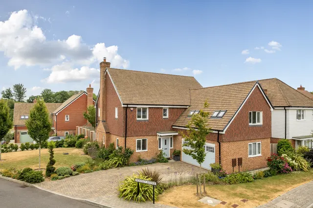 Hoadley Avenue, Burgess Hill, RH15, photo 1