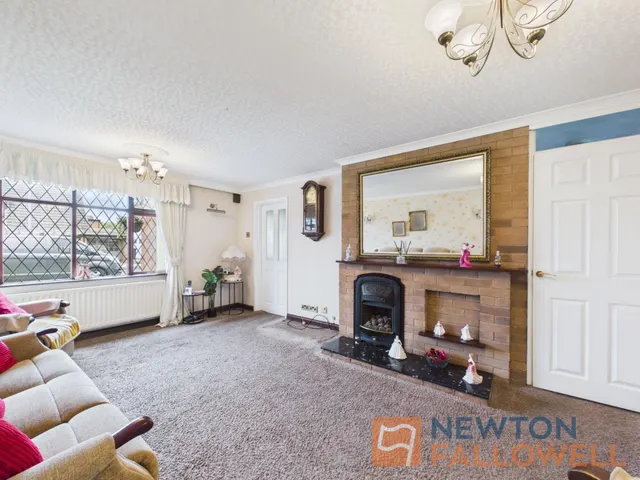 Rothesay Way, Willenhall, WV12, photo 2