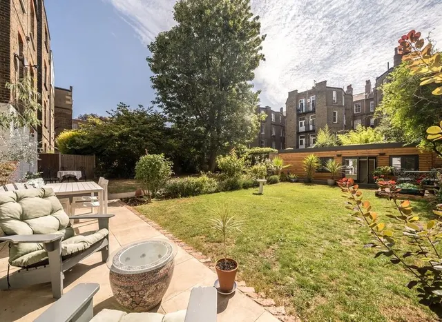 Photo 3 — Grantully Road, Maida Vale, W9