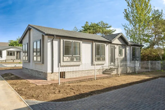 Sandtoft Road, Belton, Doncaster, photo 1