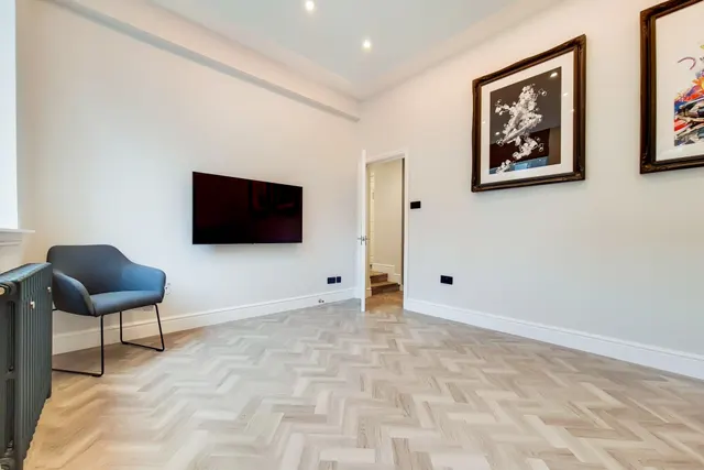 Flat 28, 18-20 Creechurch Lane, London, photo 1