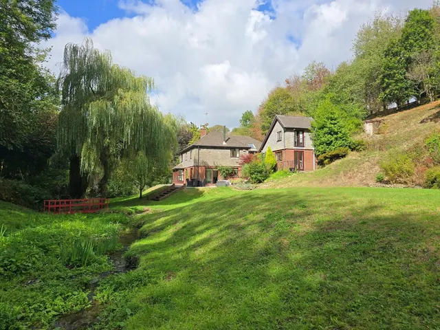 Victoria Terrace, Milton Combe, PL20, photo 1