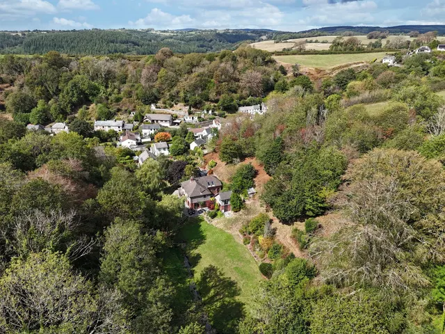 Victoria Terrace, Milton Combe, PL20, photo 3
