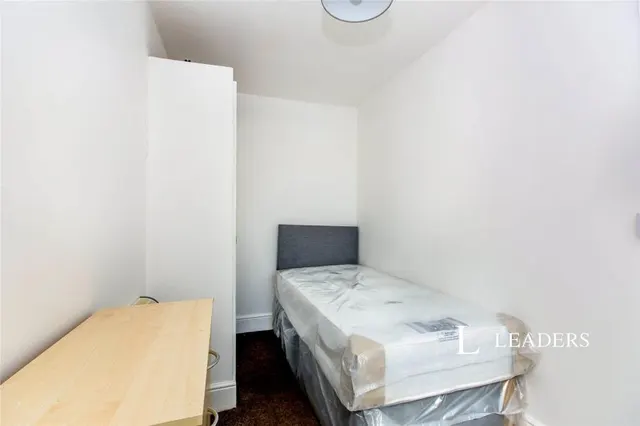 Portland Street, Boston, PE21, photo 3