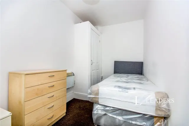 Portland Street, Boston, PE21, photo 2