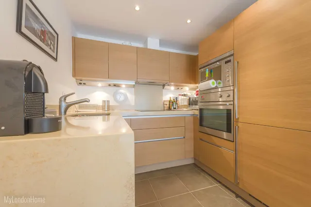 Queenstown Road, London, SW11, photo 3