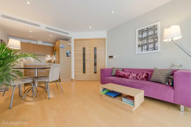 Queenstown Road, London, SW11, photo 1