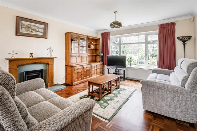 Agates Lane, Ashtead, KT21, photo 2