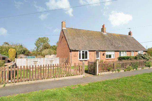 Queens Close, Blakeney, NR25, photo 1