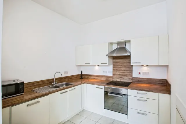 Dewsbury Road, Elland, HX5, photo 3