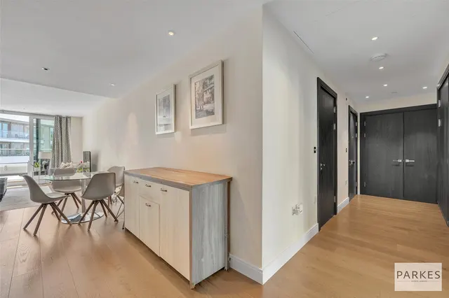 Photo 3 — Sopwith Way, London, SW11 8NS
