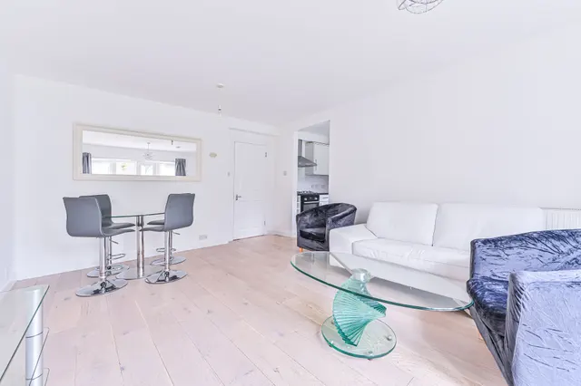 Photo 3 — Flat 1, 1b Montrell Road, London