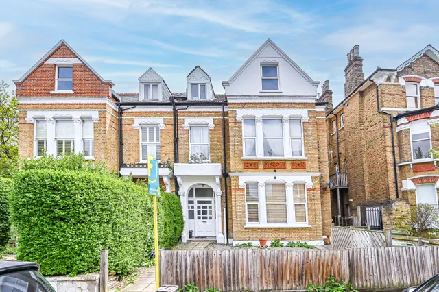 Flat 1, 1b Montrell Road, London, photo 1