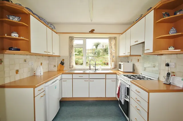 Marlborough Crescent, Long Hanborough, photo 3